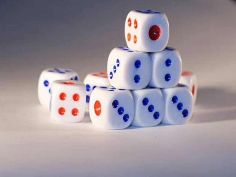 Cách nghe hột Tài Xỉu - Mẹo hay học hỏi từ cao thủ Tài Xỉu 4 Từng viên xí ngầu thiết kế với 6 mặt đánh dấu 1 - 6 chấm tròn nhỏ